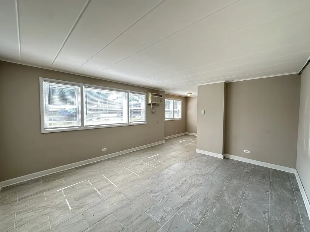 9630 Ivanhoe Ave, Schiller Park, 60176, USA 60176-unit#1-Chicago-IL