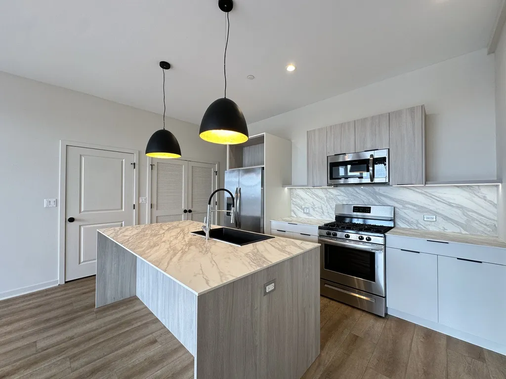 3207 N Narragansett Ave, ,  60634, USA 60634-unit#306-Chicago-IL