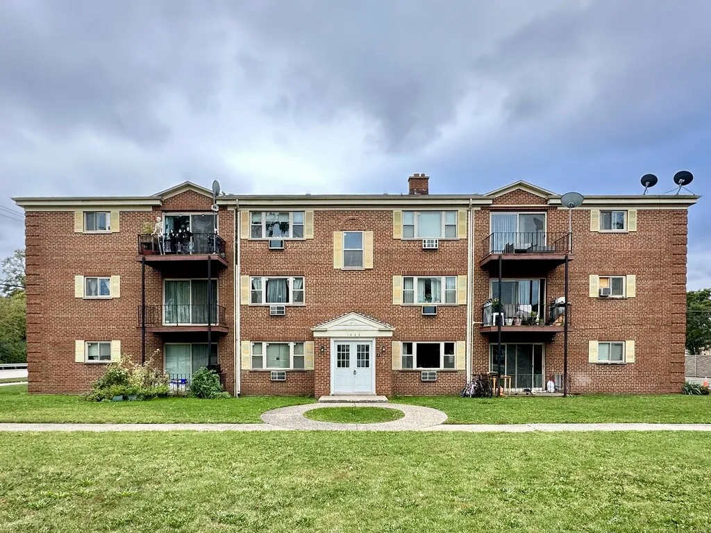 1026 S River Rd, Des Plaines, 60016, USA 60016-unit#3C-Chicago-IL