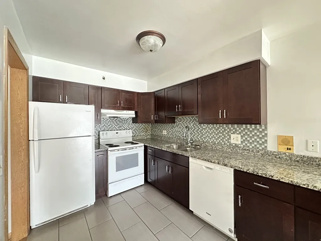 1026 S River Rd, Des Plaines,  60016, USA 60016-unit#3C-Chicago-IL