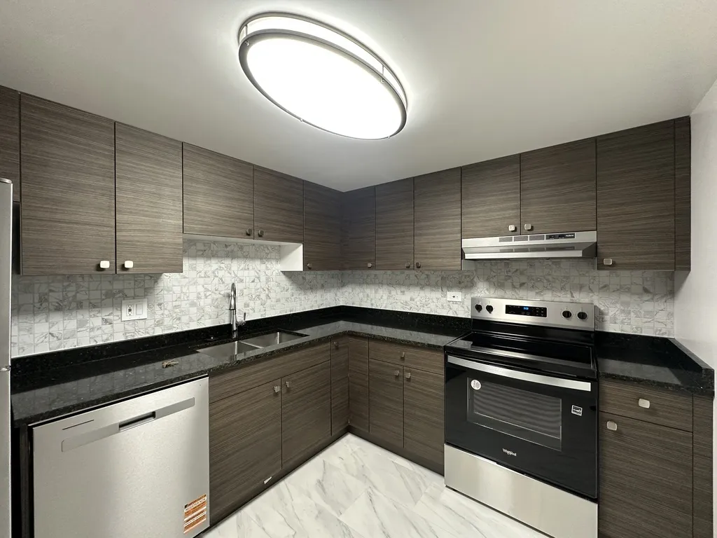 525 N Quentin Rd, Palatine,  60067, USA 60067-unit#304-Chicago-IL