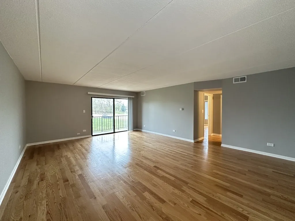 525 N Quentin Rd, Palatine,  60067, USA 60067-unit#304-Chicago-IL