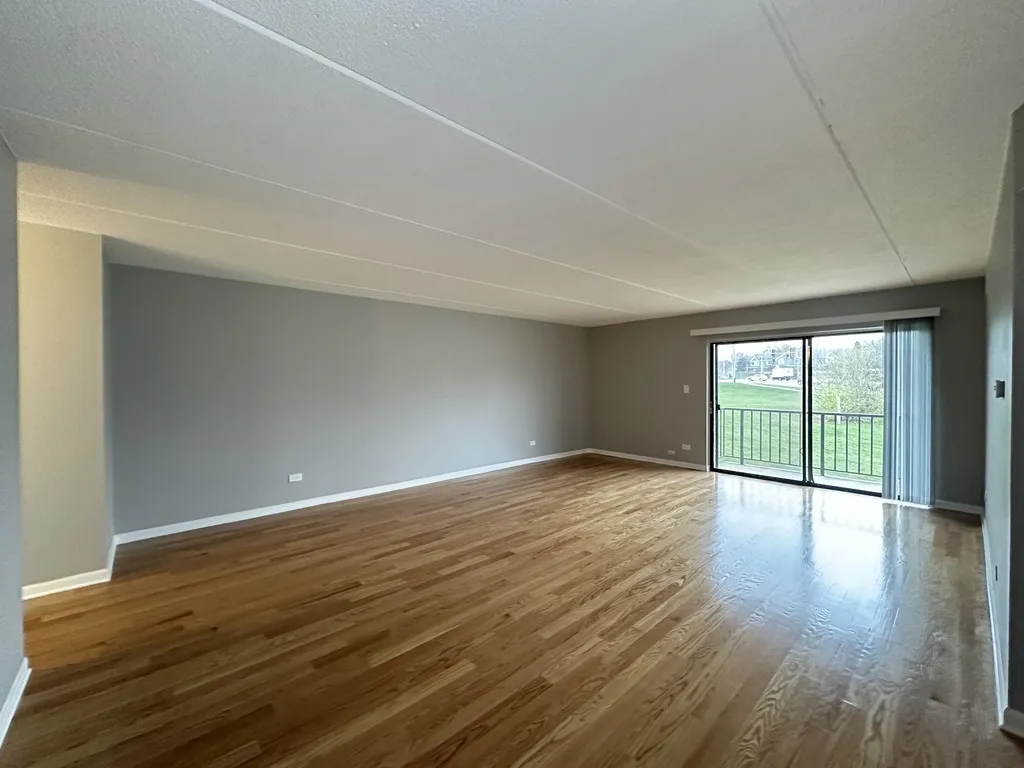 525 N Quentin Rd, Palatine,  60067, USA 60067-unit#304-Chicago-IL