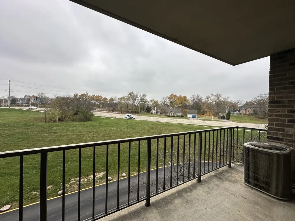 525 N Quentin Rd, Palatine,  60067, USA 60067-unit#304-Chicago-IL