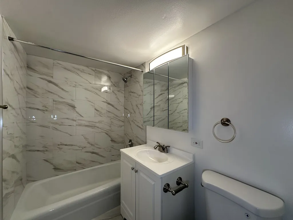 525 N Quentin Rd, Palatine,  60067, USA 60067-unit#304-Chicago-IL