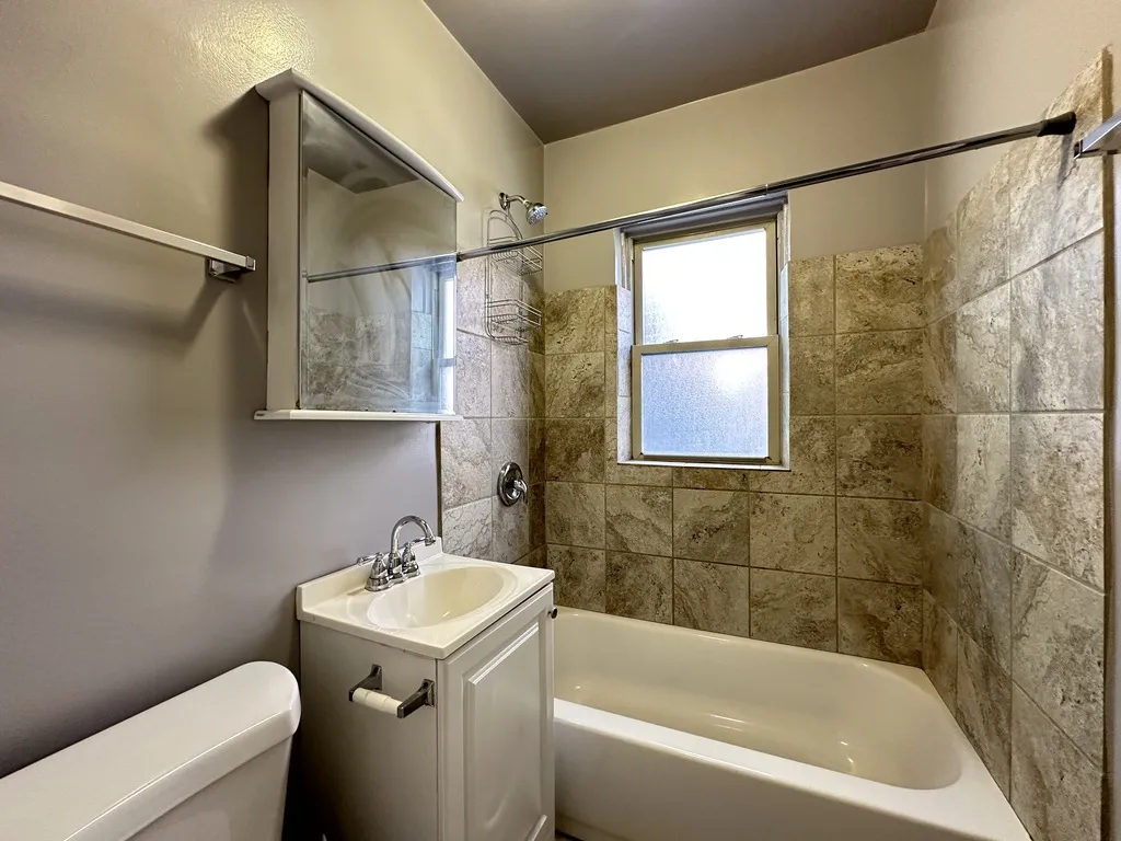 4033 W Melrose St, , 60641, USA 60641-unit#1E-Chicago-IL