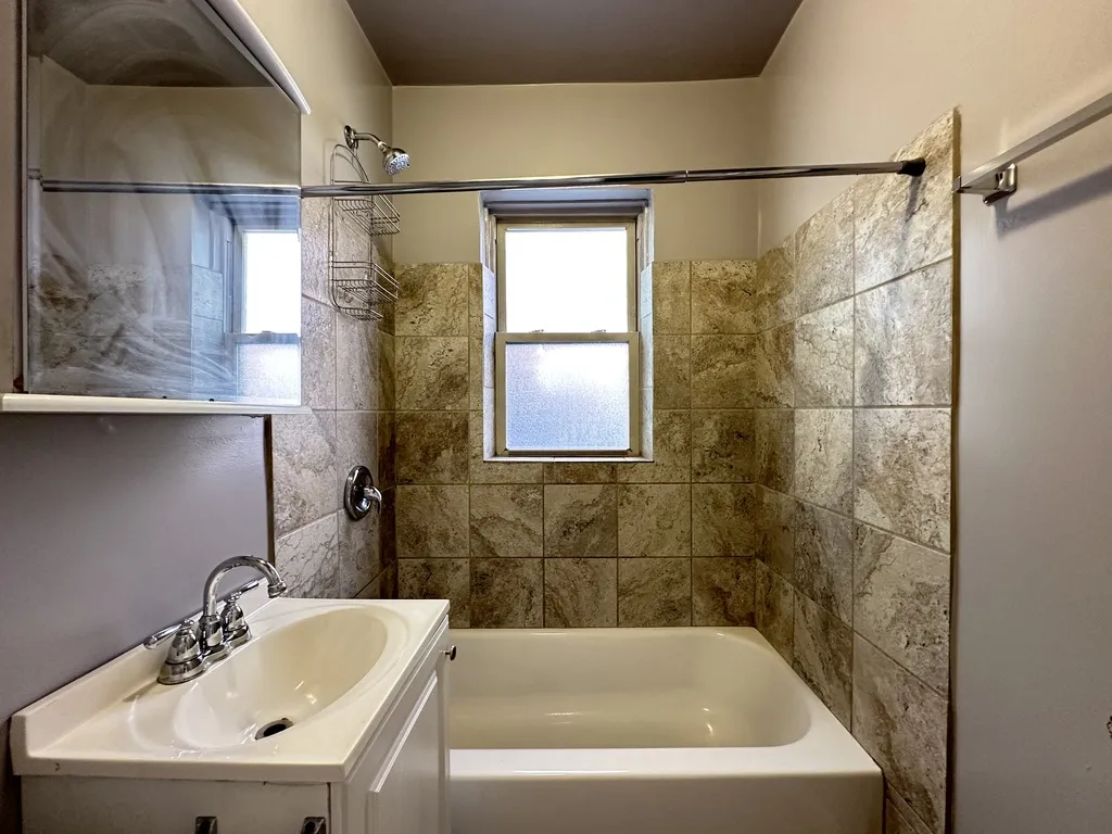 4033 W Melrose St, , 60641, USA 60641-unit#1E-Chicago-IL