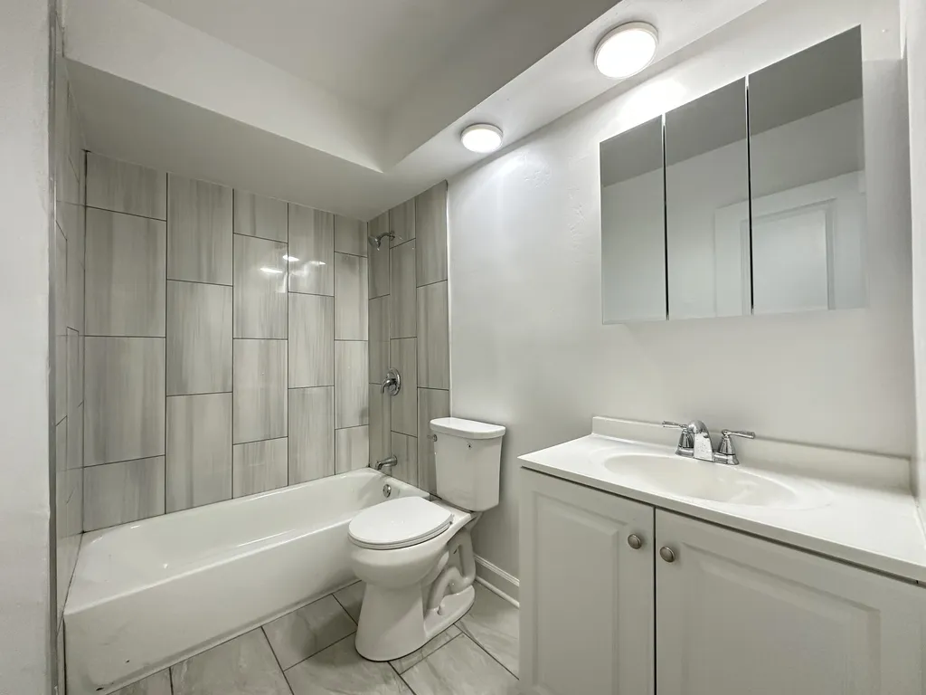 1515 W Morse Ave, , 60626, USA 60626-unit#303-Chicago-IL