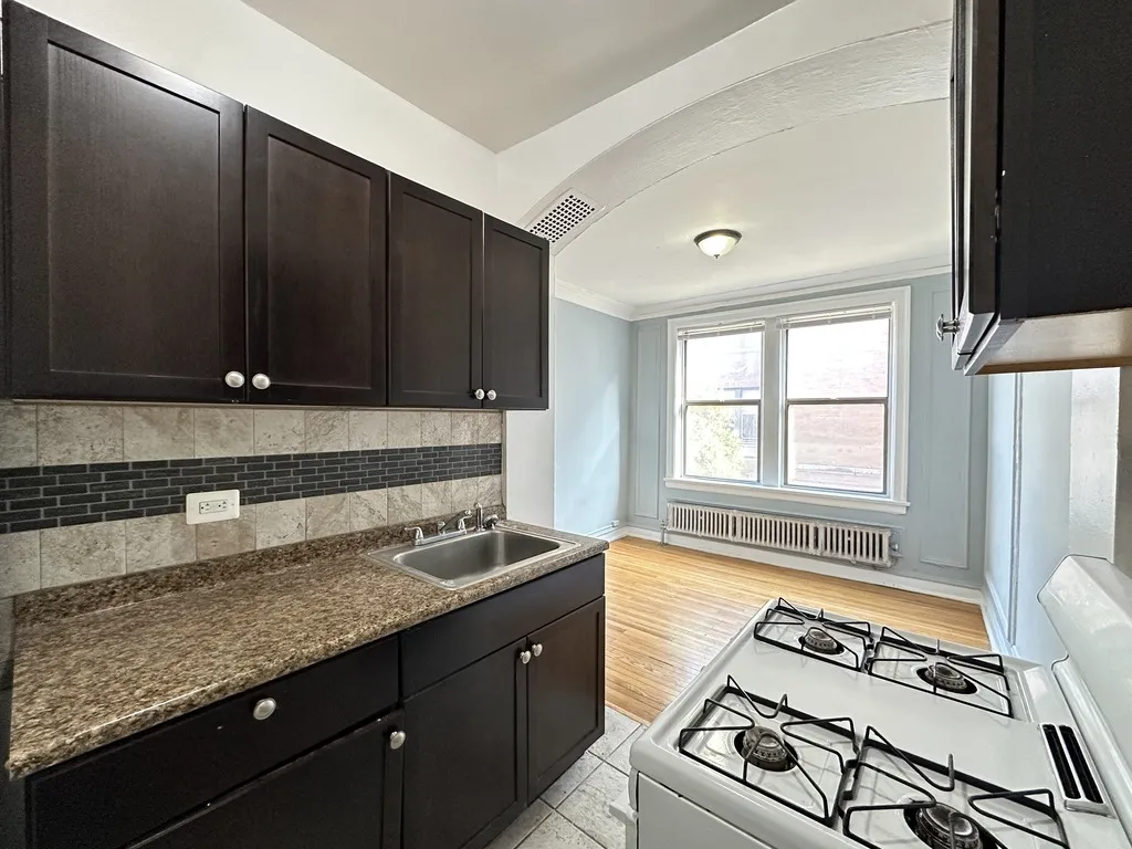 1373 W Estes Ave, ,  60626, USA 60626-unit#1B-Chicago-IL