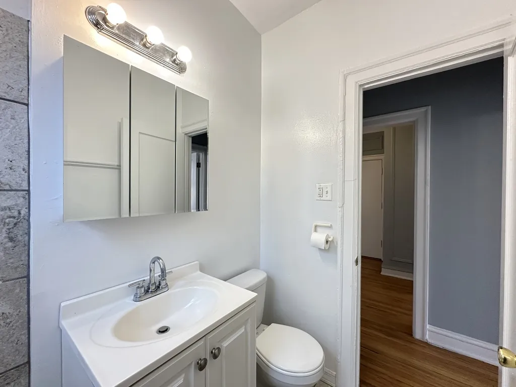 1373 W Estes Ave, ,  60626, USA 60626-unit#1B-Chicago-IL