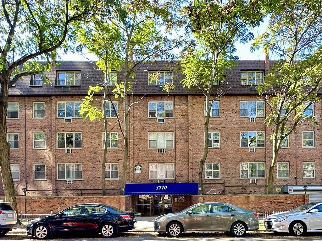 3710 N Pine Grove Ave, , 60613, USA 60613-unit#401-Chicago-IL