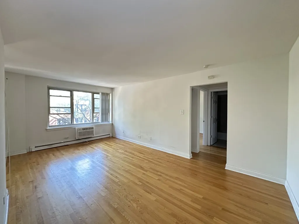 3710 N Pine Grove Ave, , 60613, USA 60613-unit#401-Chicago-IL