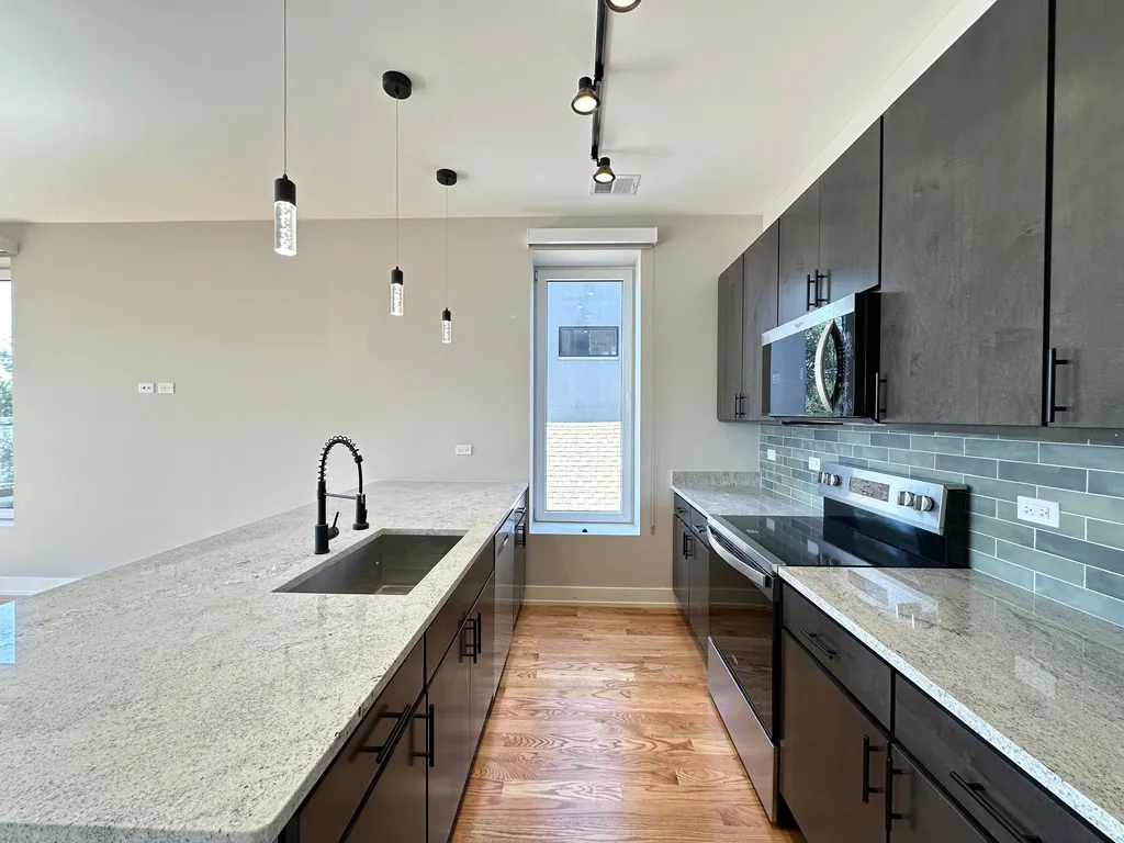 2100 W 18th Pl, , 60608, USA 60608-unit#302-Chicago-IL