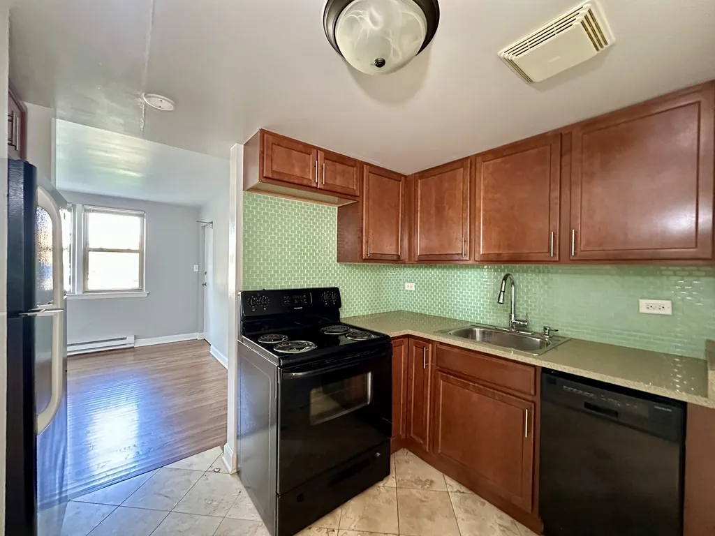 7628 N Milwaukee Ave, Niles,  60714, USA 60714-unit#1B-Chicago-IL