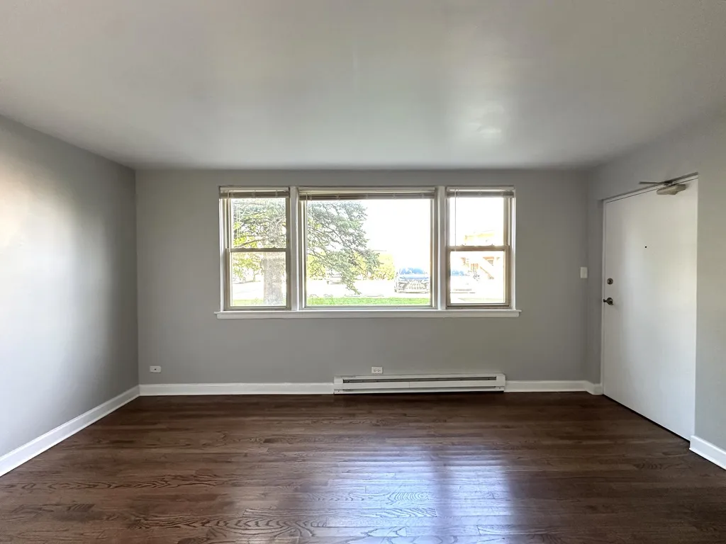 7628 N Milwaukee Ave, Niles,  60714, USA 60714-unit#1B-Chicago-IL