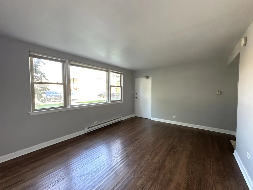 7628 N Milwaukee Ave, Niles,  60714, USA 60714-unit#1B-Chicago-IL