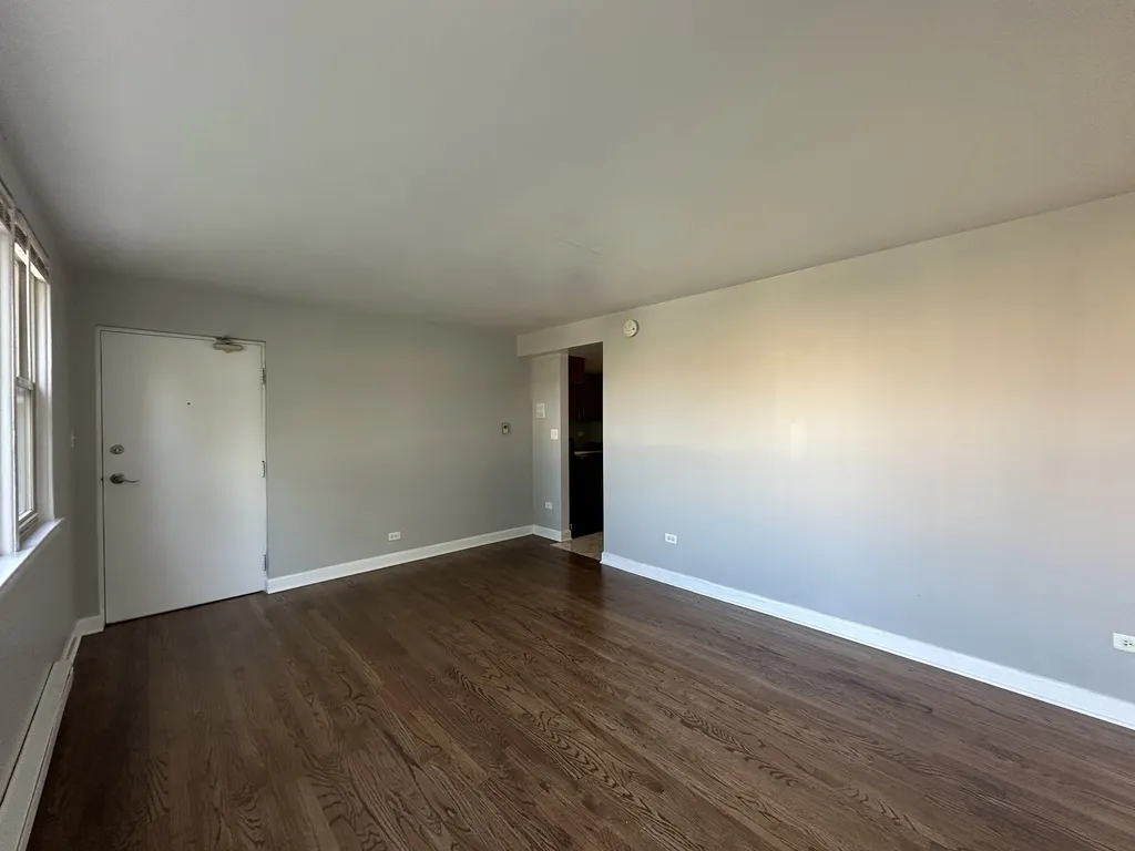 7628 N Milwaukee Ave, Niles,  60714, USA 60714-unit#1B-Chicago-IL