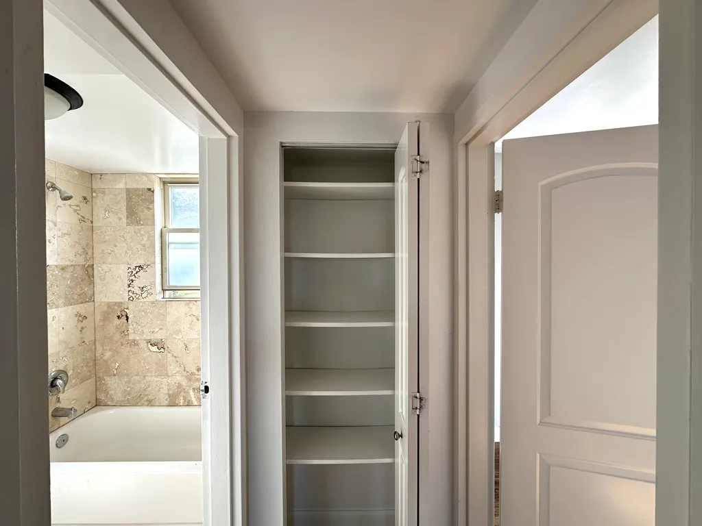 7628 N Milwaukee Ave, Niles,  60714, USA 60714-unit#1B-Chicago-IL