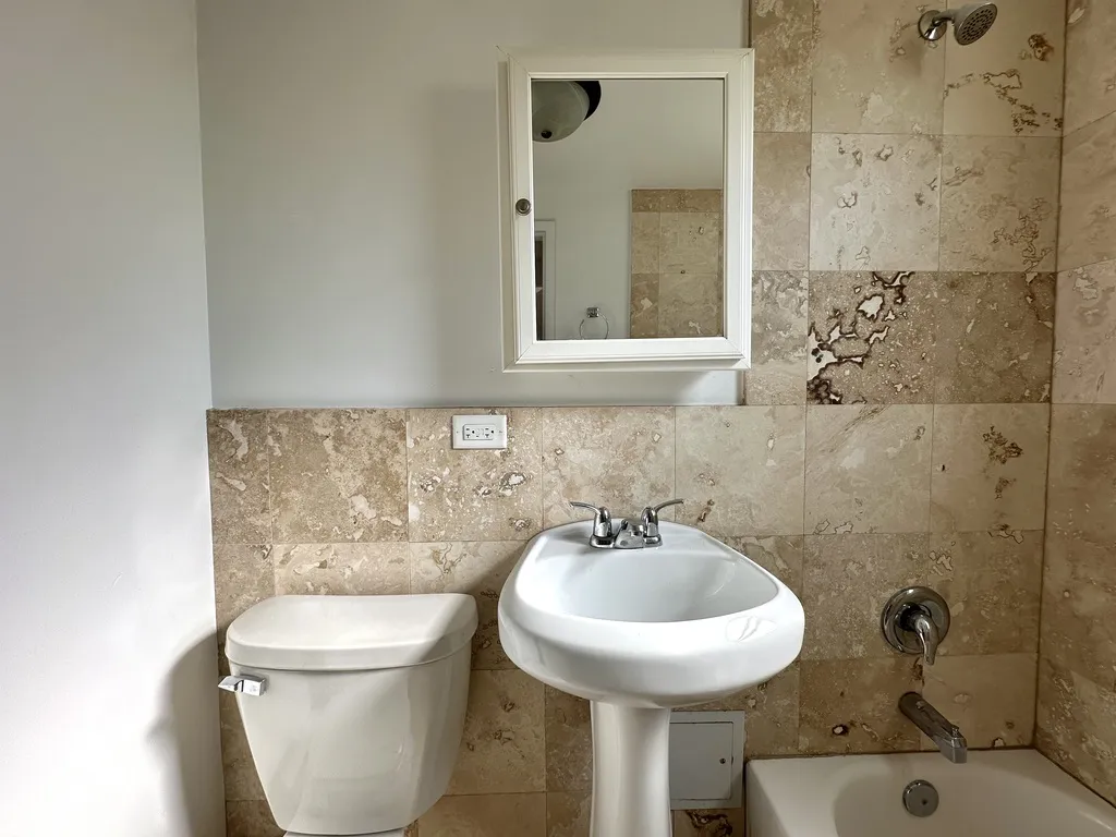 7628 N Milwaukee Ave, Niles,  60714, USA 60714-unit#1B-Chicago-IL