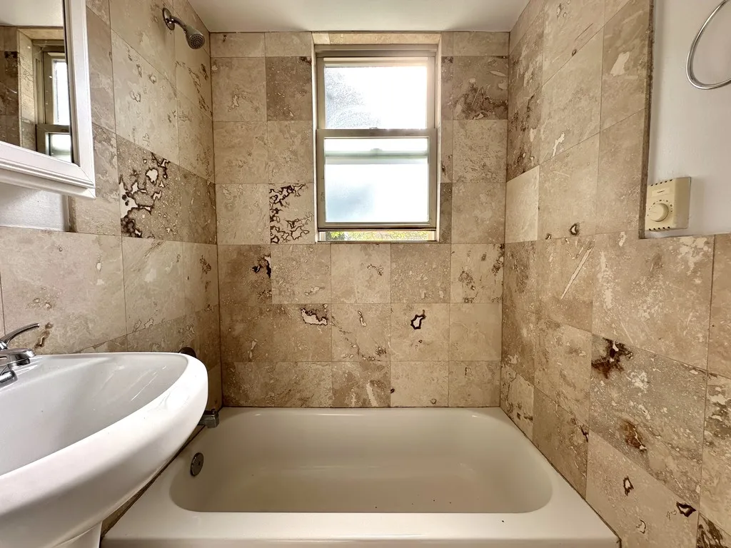 7628 N Milwaukee Ave, Niles,  60714, USA 60714-unit#1B-Chicago-IL