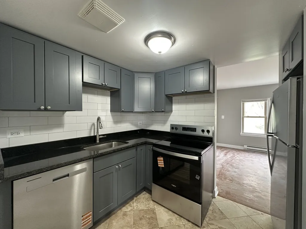 7632 N Milwaukee Ave, Niles,  60714, USA 60714-unit#3A-Chicago-IL