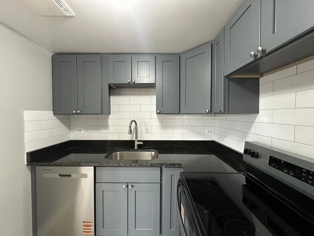 7632 N Milwaukee Ave, Niles,  60714, USA 60714-unit#3A-Chicago-IL