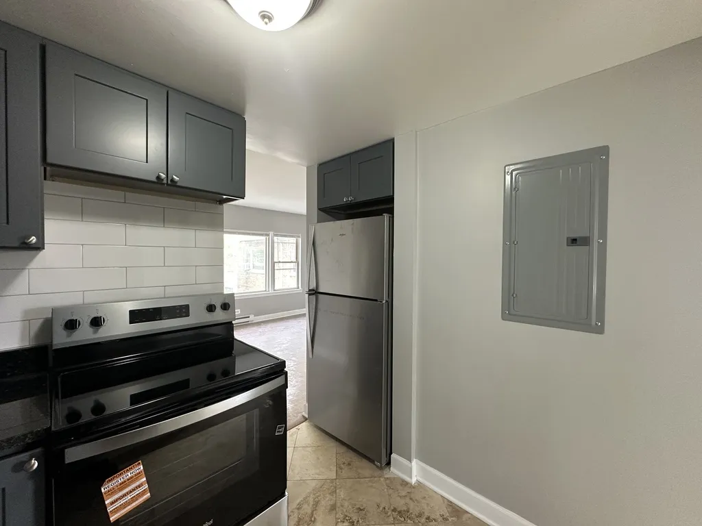 7632 N Milwaukee Ave, Niles,  60714, USA 60714-unit#3A-Chicago-IL
