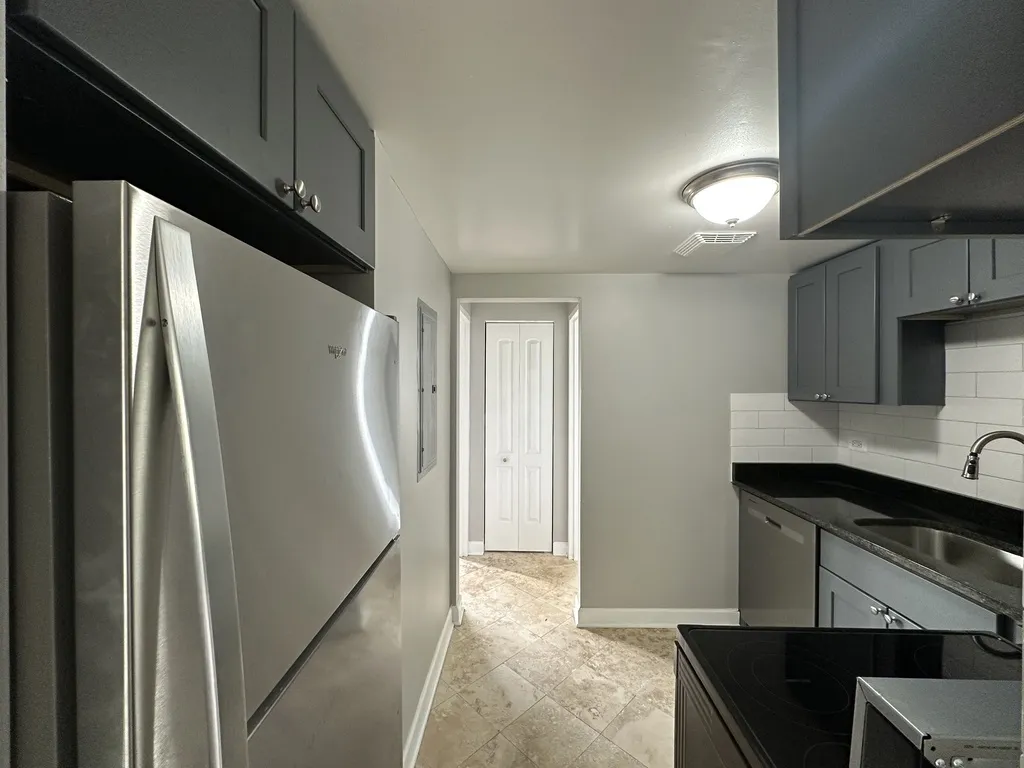 7632 N Milwaukee Ave, Niles,  60714, USA 60714-unit#3A-Chicago-IL