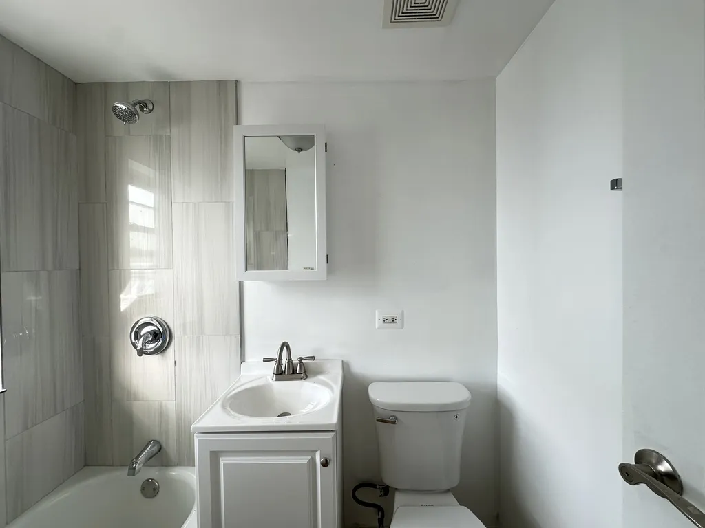 7632 N Milwaukee Ave, Niles,  60714, USA 60714-unit#3A-Chicago-IL