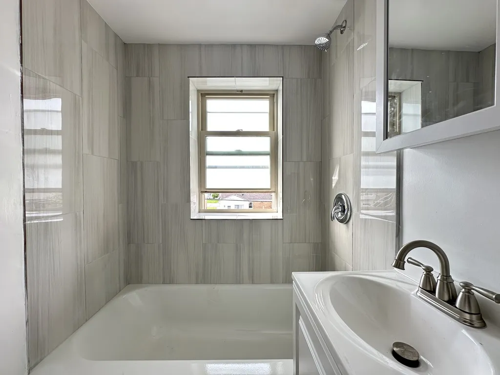 7632 N Milwaukee Ave, Niles,  60714, USA 60714-unit#3A-Chicago-IL