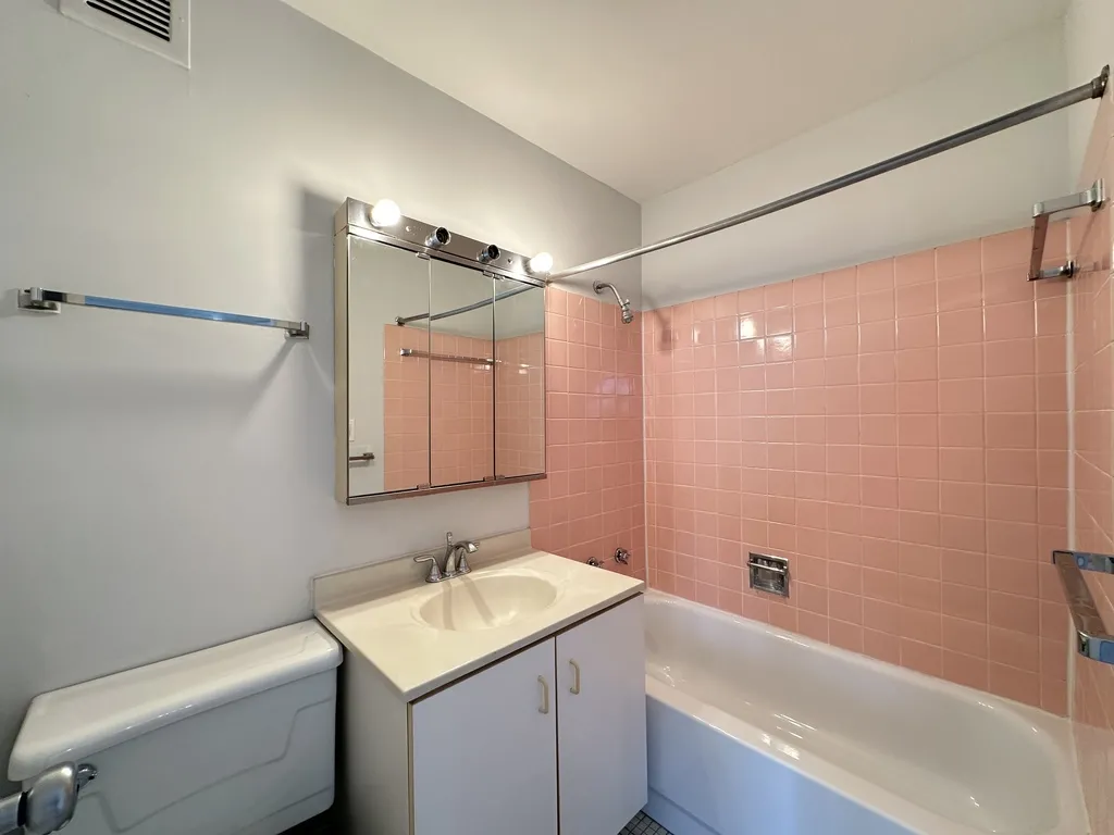 1344 N Dearborn St, ,  60610, USA 60610-unit#17K-Chicago-IL