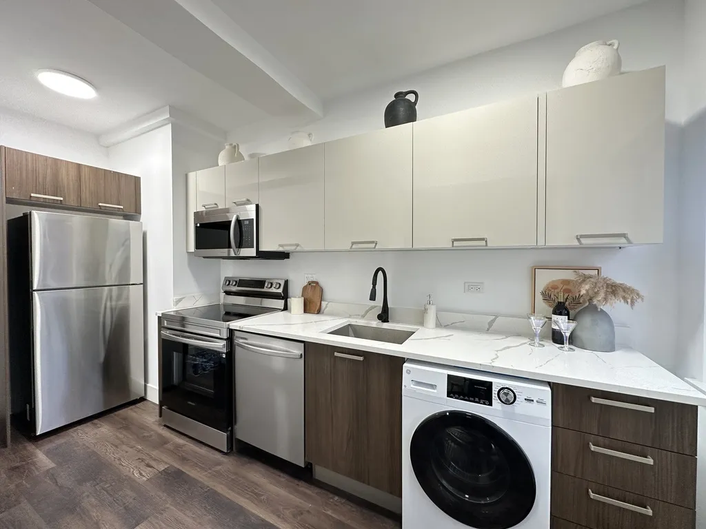 1553 W Hollywood Ave, ,  60660, USA 60660-unit#301-Chicago-IL