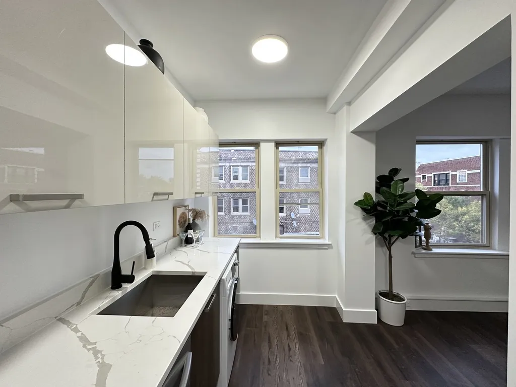 1553 W Hollywood Ave, ,  60660, USA 60660-unit#301-Chicago-IL