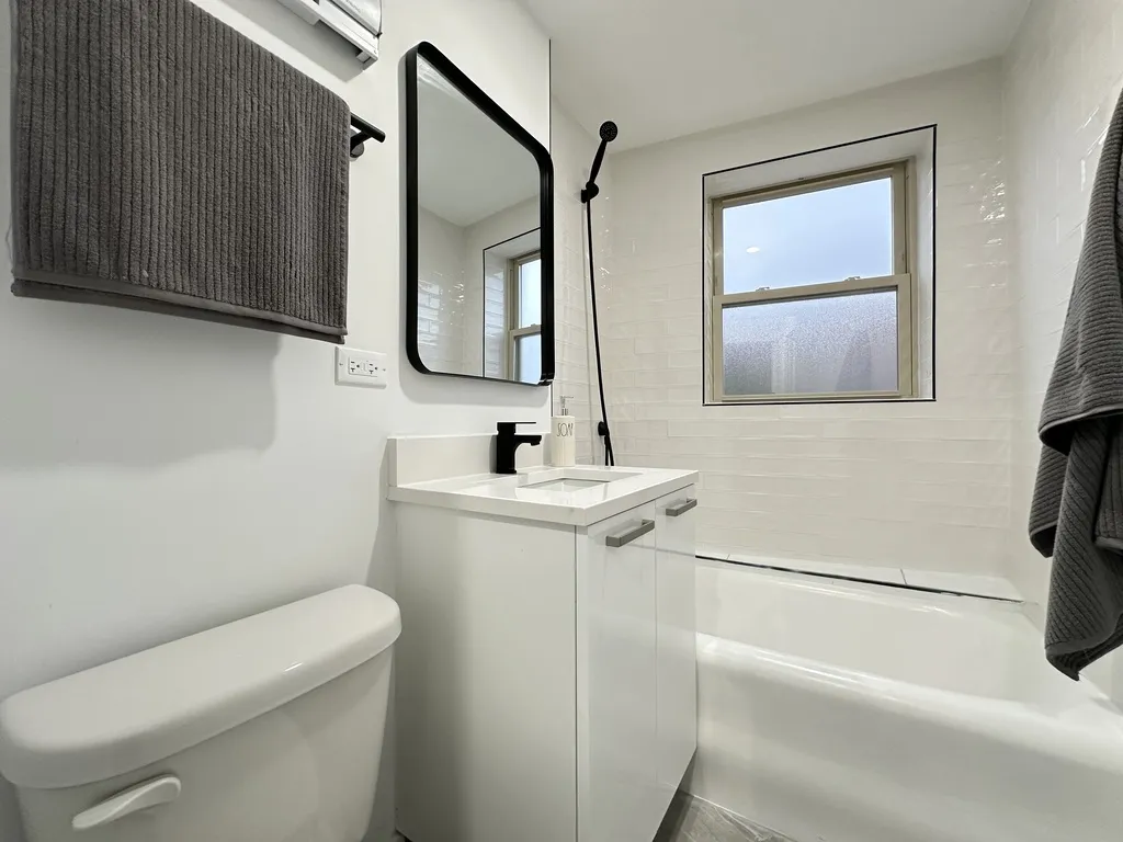 1553 W Hollywood Ave, ,  60660, USA 60660-unit#301-Chicago-IL