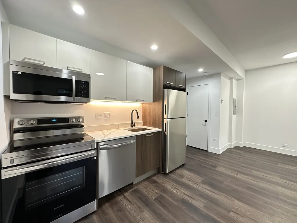 1553 W Hollywood Ave, ,  60660, USA 60660-unit#302-Chicago-IL