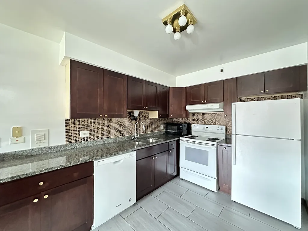 1639 Oakwood Ave, Des Plaines,  60016, USA 60016-unit#201-Chicago-IL