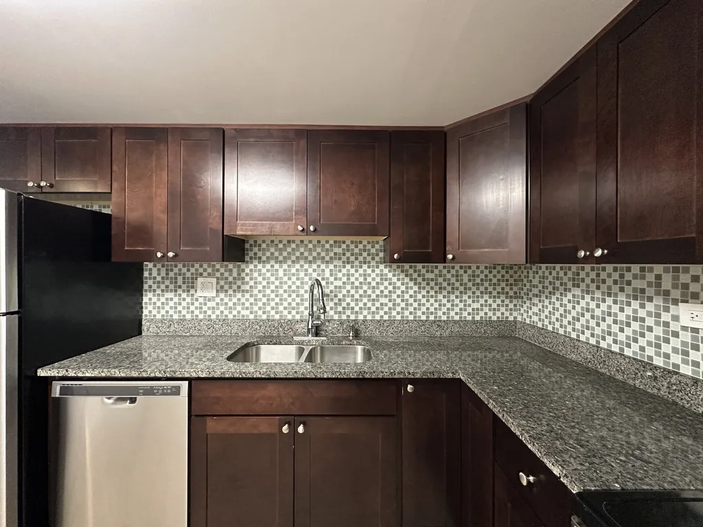 525 N Quentin Rd, Palatine,  60067, USA 60067-unit#104-Chicago-IL