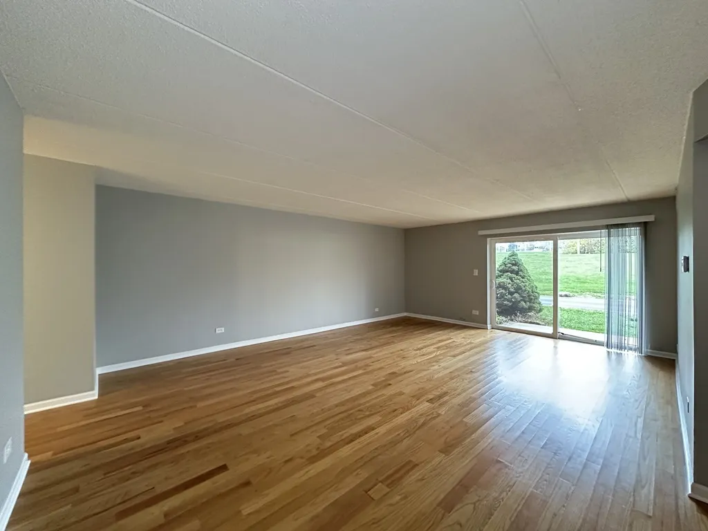 525 N Quentin Rd, Palatine,  60067, USA 60067-unit#104-Chicago-IL