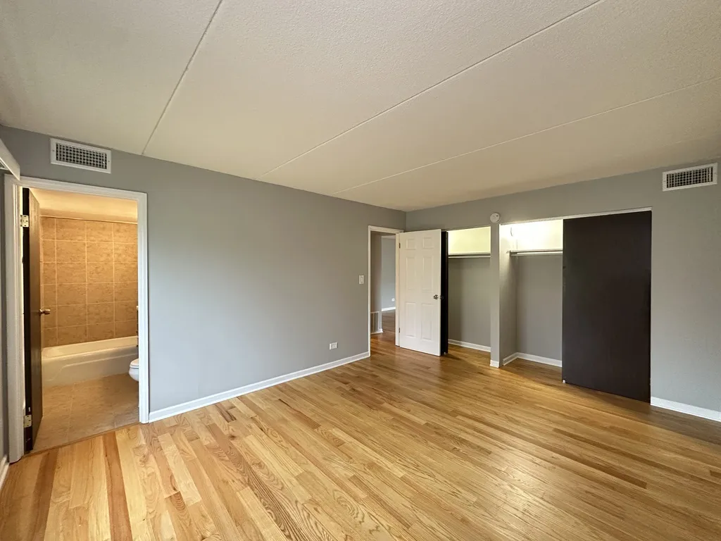 525 N Quentin Rd, Palatine,  60067, USA 60067-unit#104-Chicago-IL