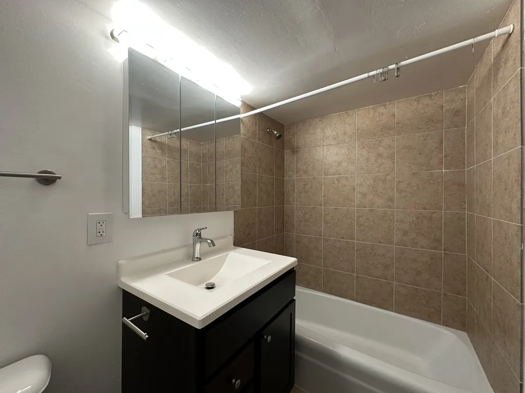 525 N Quentin Rd, Palatine,  60067, USA 60067-unit#104-Chicago-IL