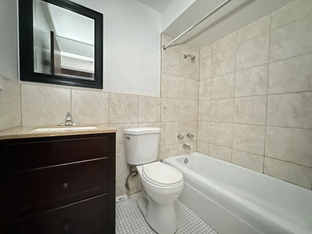 5820 N Sheridan Rd, , 60660, USA 60660-unit#102-Chicago-IL