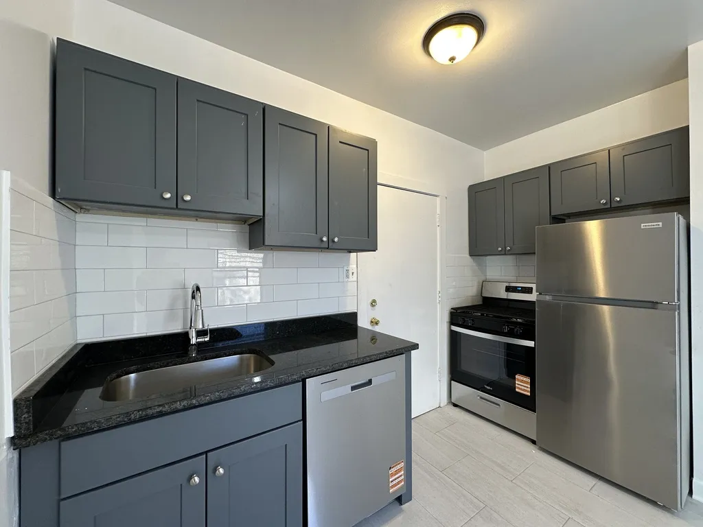 1319 W Estes Ave, ,  60626, USA 60626-unit#22-Chicago-IL