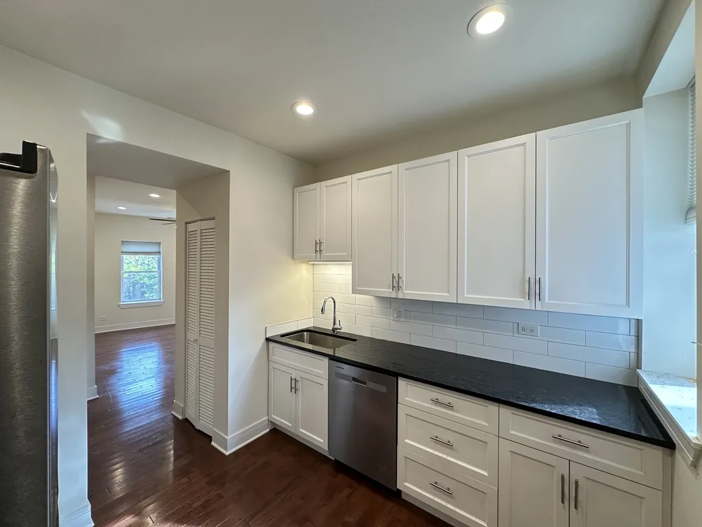 1159 W Lunt Ave, ,  60626, USA 60626-unit#3-Chicago-IL