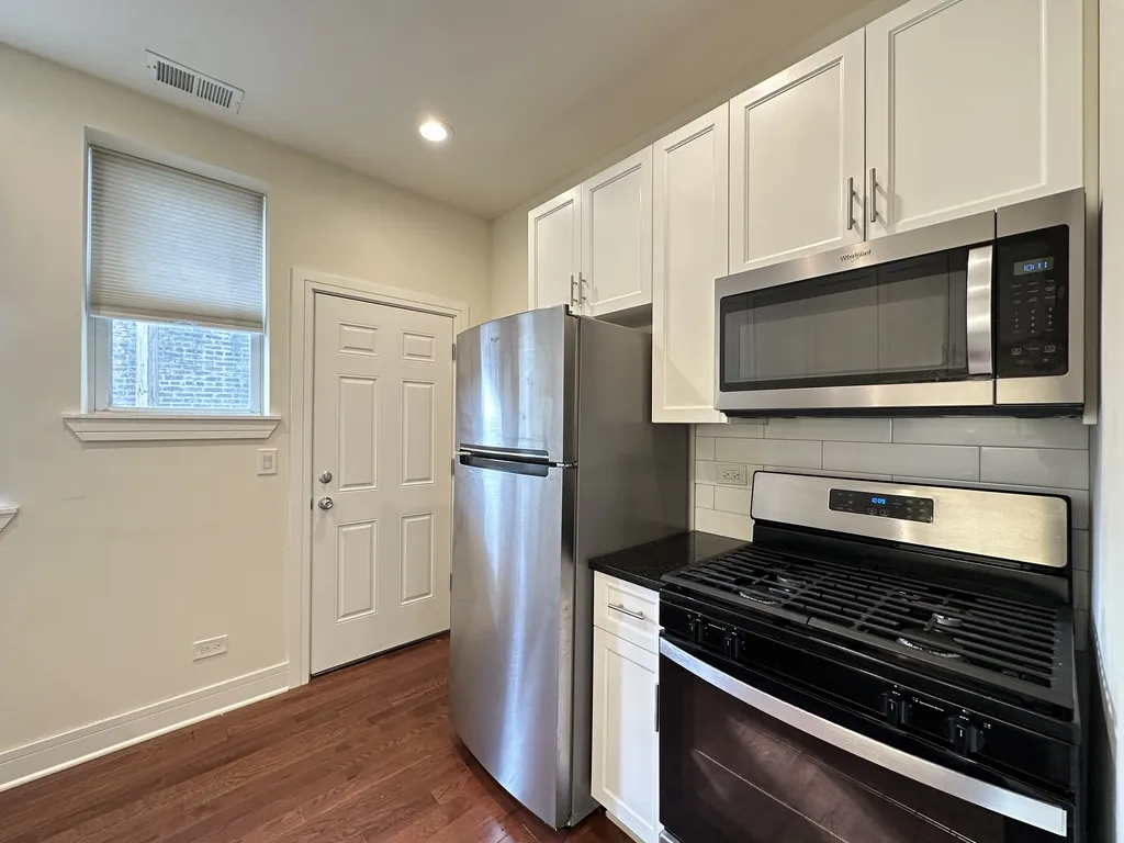 1159 W Lunt Ave, ,  60626, USA 60626-unit#3-Chicago-IL