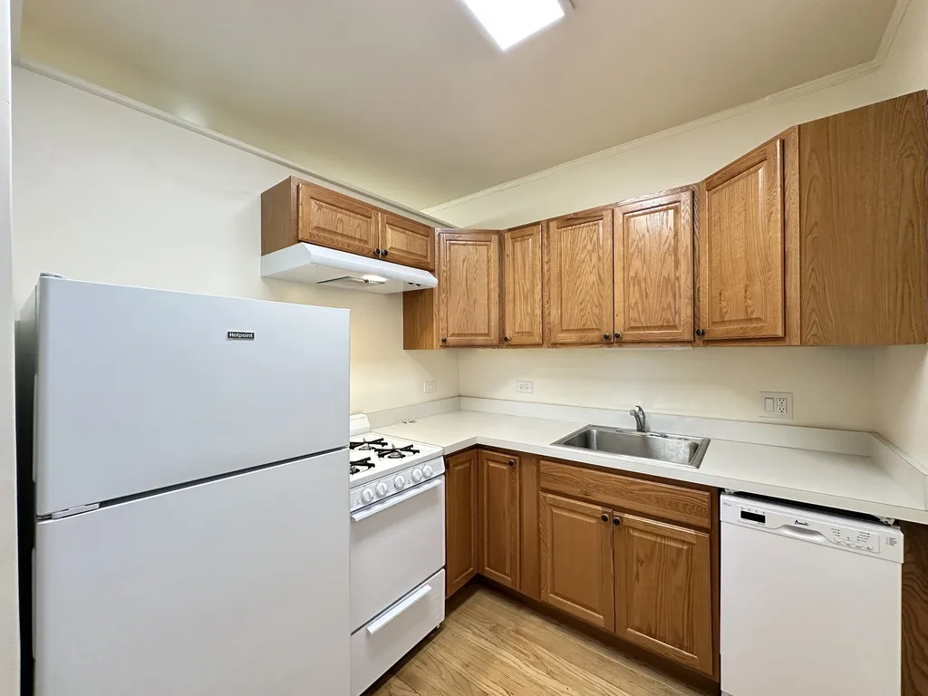 4311 N Francisco Ave, ,  60618, USA 60618-unit#2C-Chicago-IL