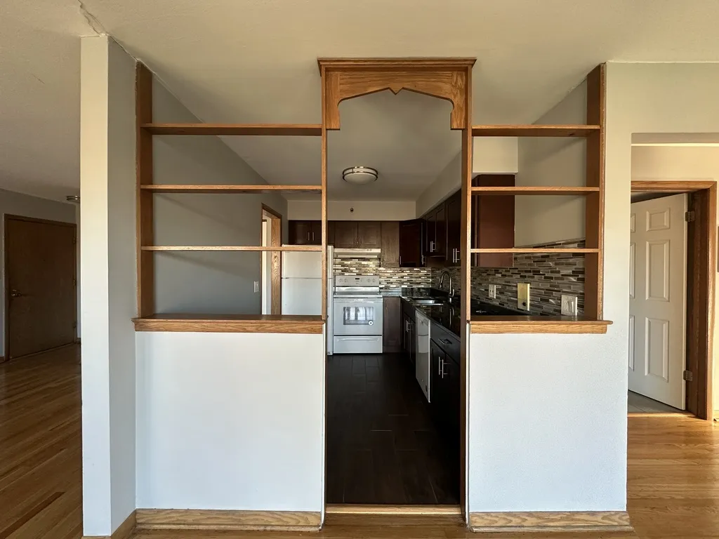 1026 S River Rd, Des Plaines,  60016, USA 60016-unit#3B-Chicago-IL