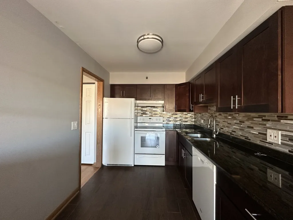 1026 S River Rd, Des Plaines,  60016, USA 60016-unit#3B-Chicago-IL