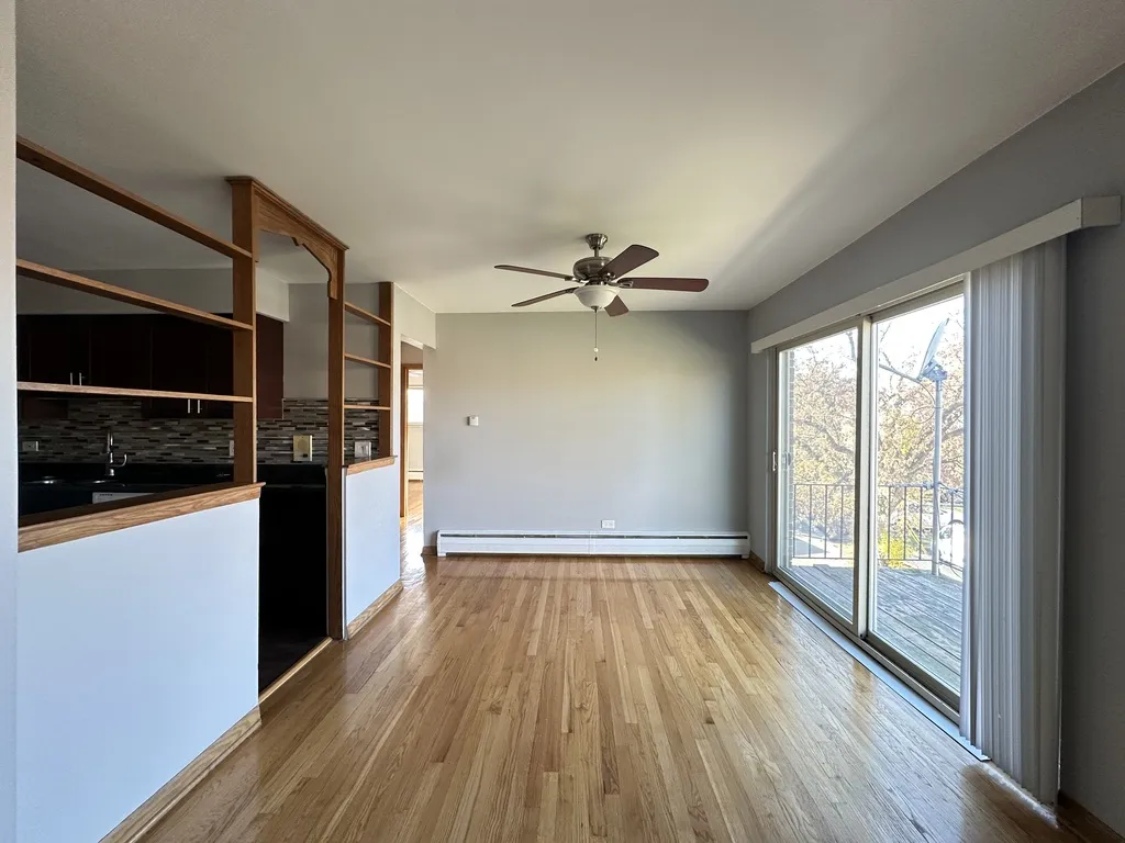 1026 S River Rd, Des Plaines,  60016, USA 60016-unit#3B-Chicago-IL