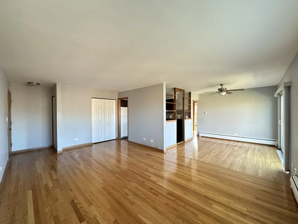 1026 S River Rd, Des Plaines,  60016, USA 60016-unit#3B-Chicago-IL