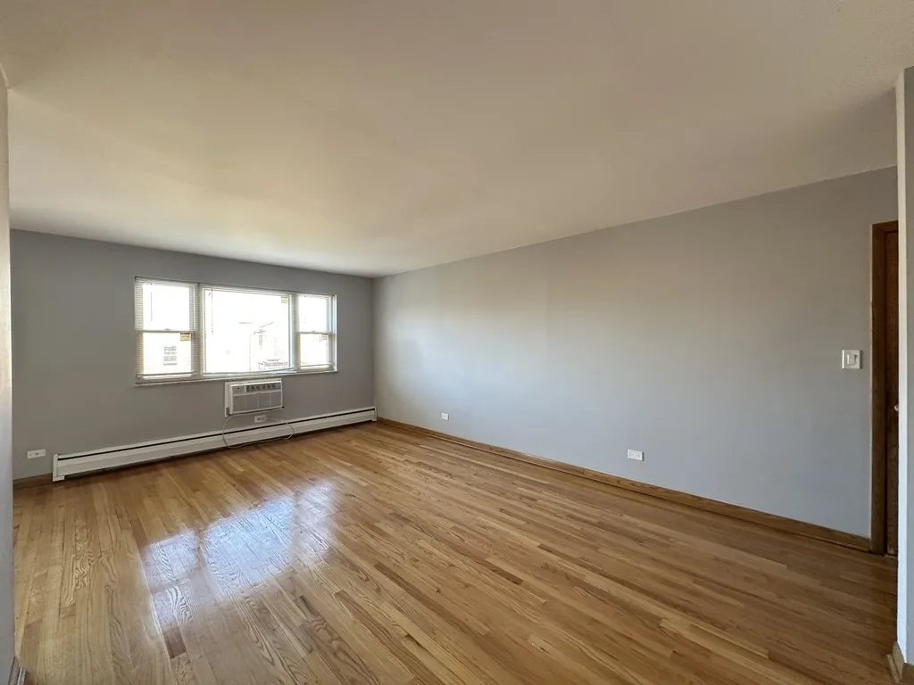 1026 S River Rd, Des Plaines,  60016, USA 60016-unit#3B-Chicago-IL